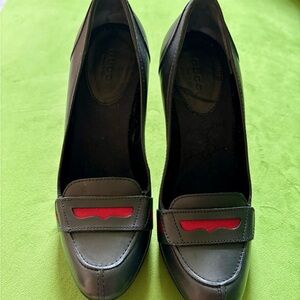 Gucci Women's Black and Red Loafers Heels
